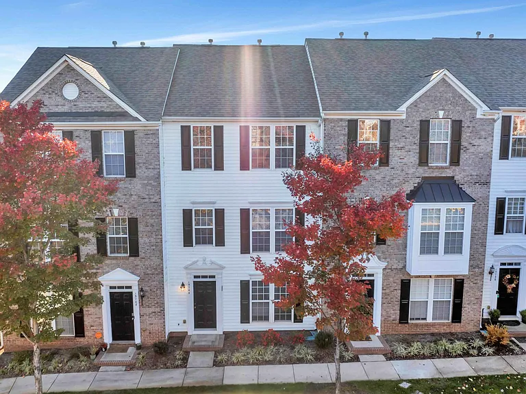 15744 Kensington Palace Ln — Photo 2