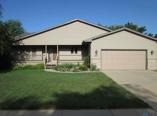 913 S Jay Cir, Sioux Falls, SD 57103