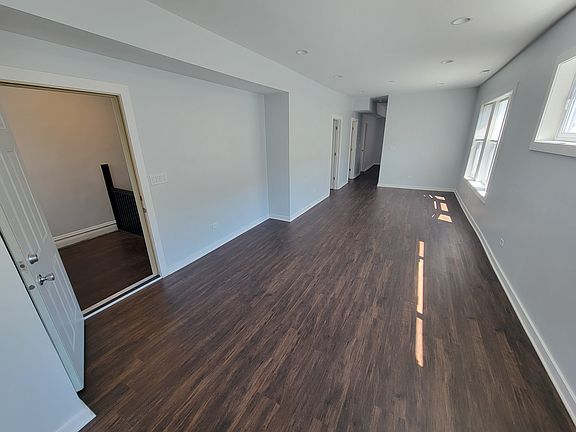 3rd image of 4023 N Kilbourn Ave #2