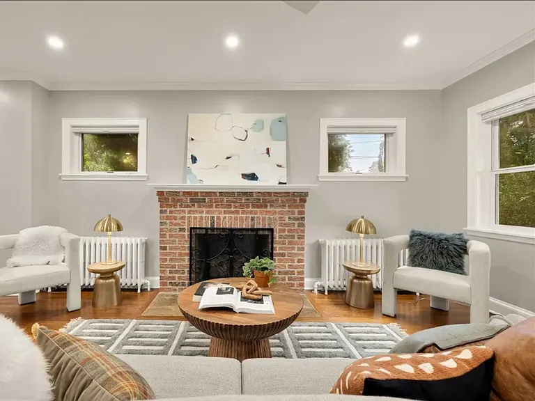 907 Varnum St NE — Photo 8