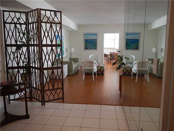 3rd image of 905 Brickell Bay Dr APT 521