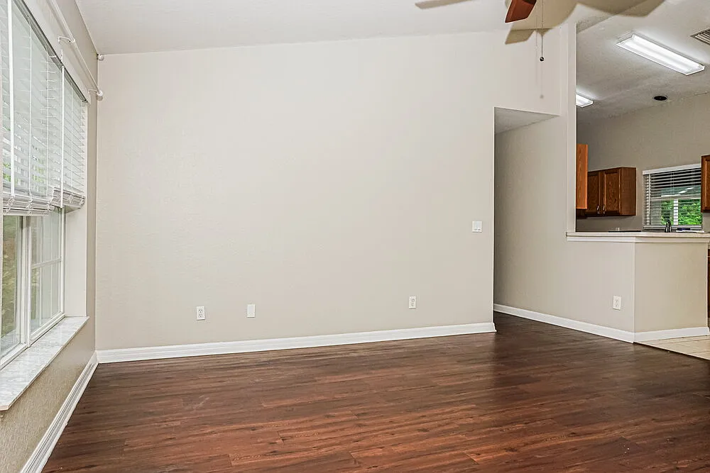 3 bed, 2.0 bath, 1592 sqft, $2,115 — Photo 4