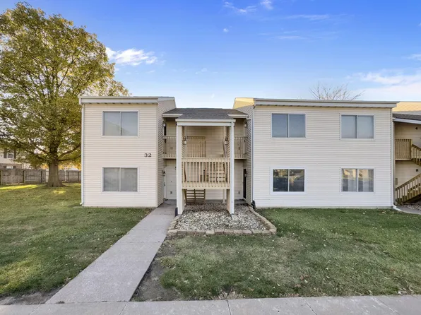 32 Coventry Ln APT 2, Muscatine, IA 52761