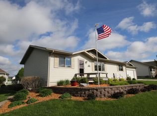 2809 Prairie Ln, Milford, IA 51351