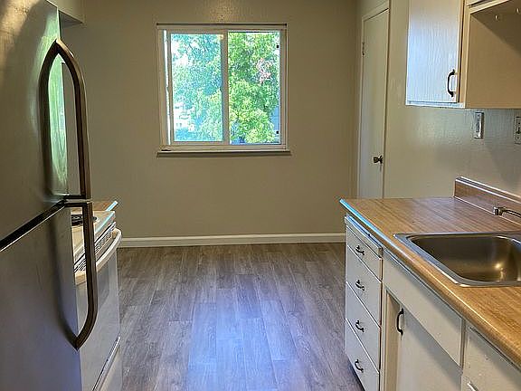 2nd image of 1737 Ross Cir APT 4