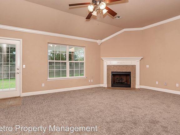 2nd image of 530 Dogwood St