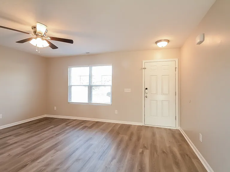 138 Johnston Farms Dr — Photo 3