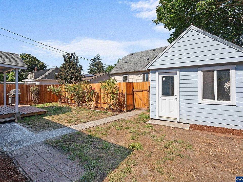 1st image of 1138 13th St NE #2