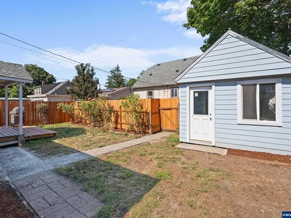 1138 13th St NE #2, Salem, OR 97301
