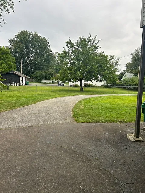 3 bed, $2,300 — Photo 3