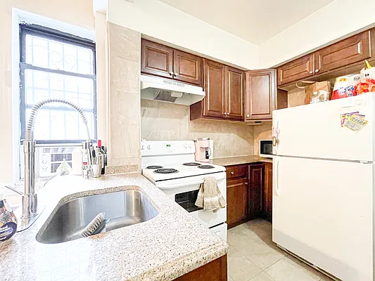 Rented by Urban Real Estate Property Group Inc | media 3