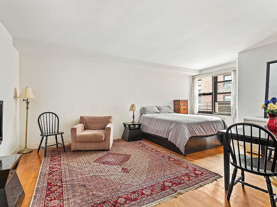1st image of 60 E 9th St #323