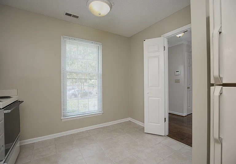 3117 Coachmans Way — Photo 3