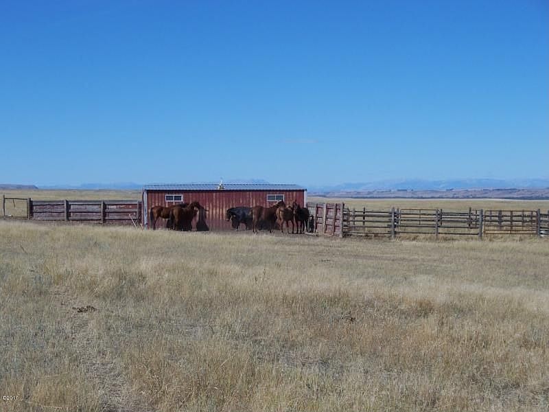 2nd image of 615 Goetz Rd