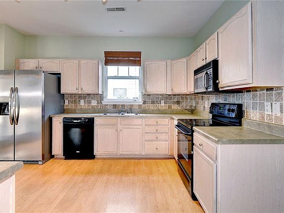 4th image of 240 Bailey Park Dr