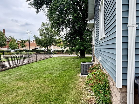 4th image of 264 E 161st Pl