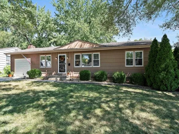 8541 Riggs St, Overland Park, KS 66212