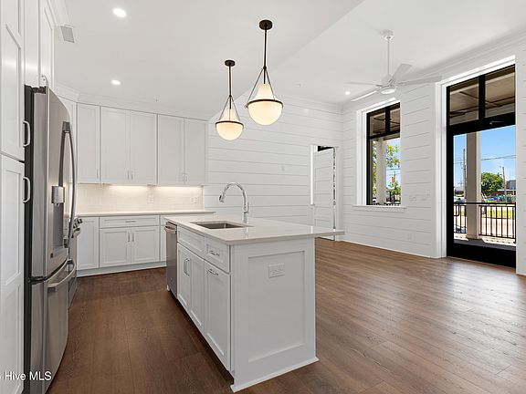 2nd image of 805 Mulberry Street #109