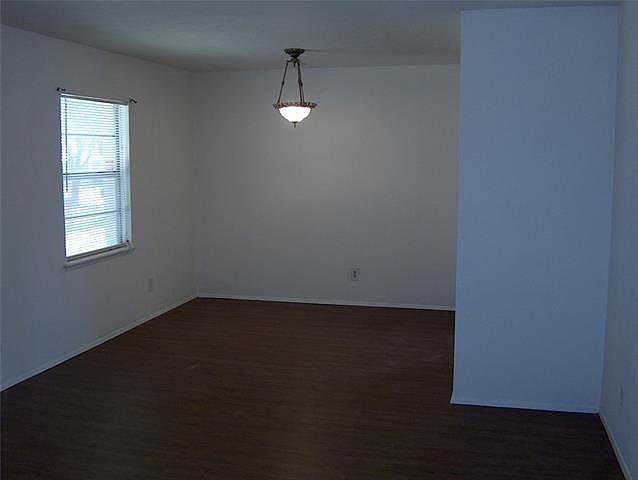 2nd image of 1220 Villa Downs Dr