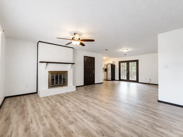 2717 W Meadowlark Dr, Fayetteville, AR 72704