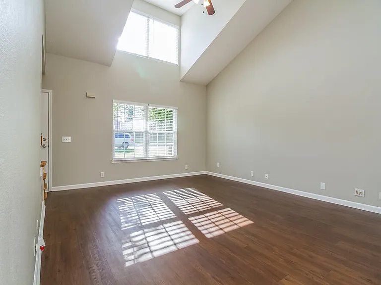 360 Davids Way — Photo 2
