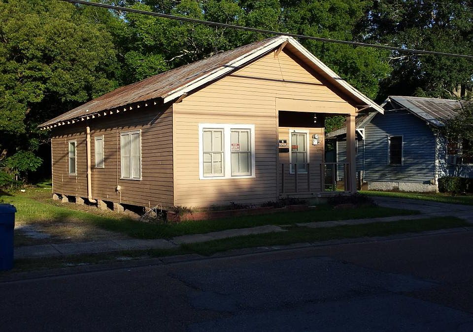 2nd image of 205 S Washington St
