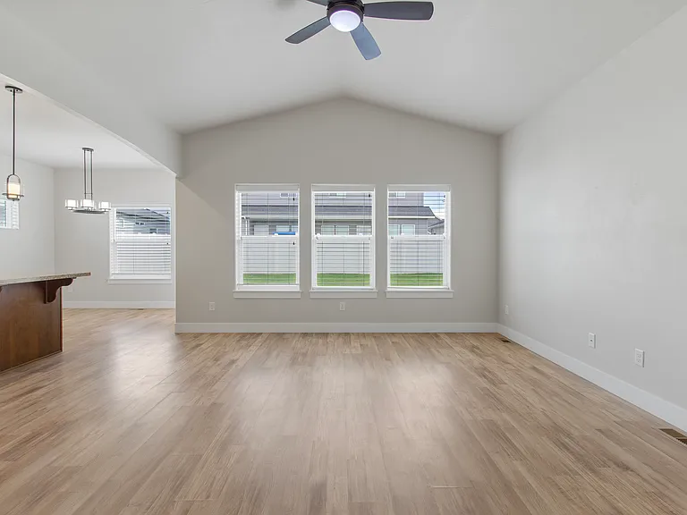 1015 White Birch Ave — Photo 11