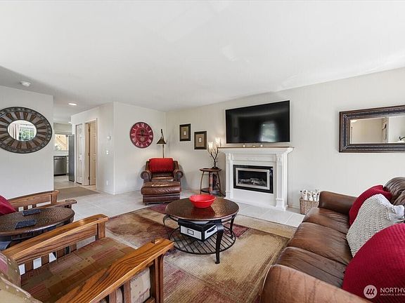 3rd image of 2432 Jeffrey Court