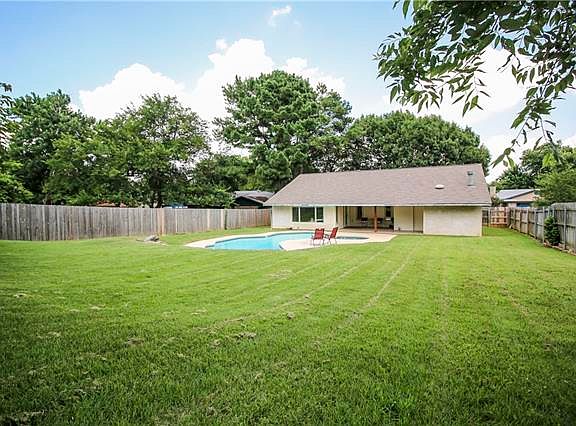 3rd image of 917 Meadowbrook Dr