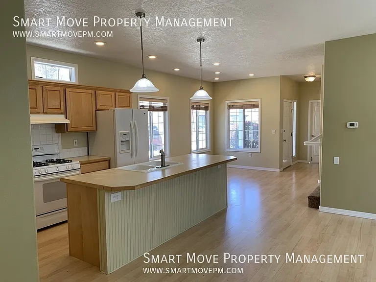 377 W Hale St — Photo 13