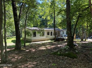 104 White Oak Dr, Shohola, PA 18458