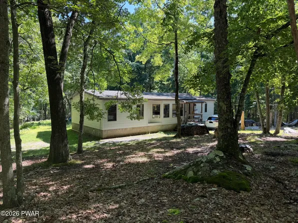 104 White Oak Dr, Shohola, PA 18458