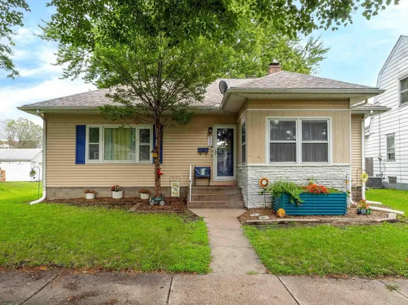 111 N Hazelwood Ave, Davenport, IA 52802