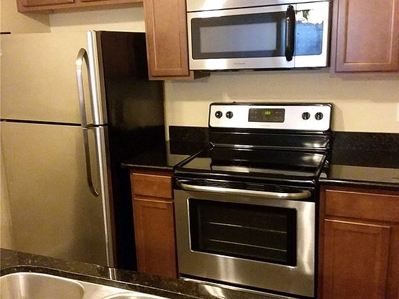 3rd image of 17431 Ambaum Blvd S Unit A13