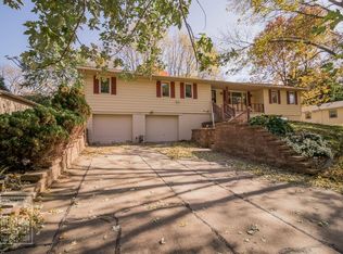 905 Valleyway Dr, Glenwood, IA 51534