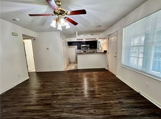 6882 N Olive St, Gladstone, MO 64118