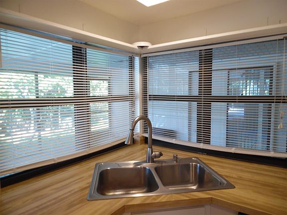 5th image of 206 E Tarpon Blvd NW