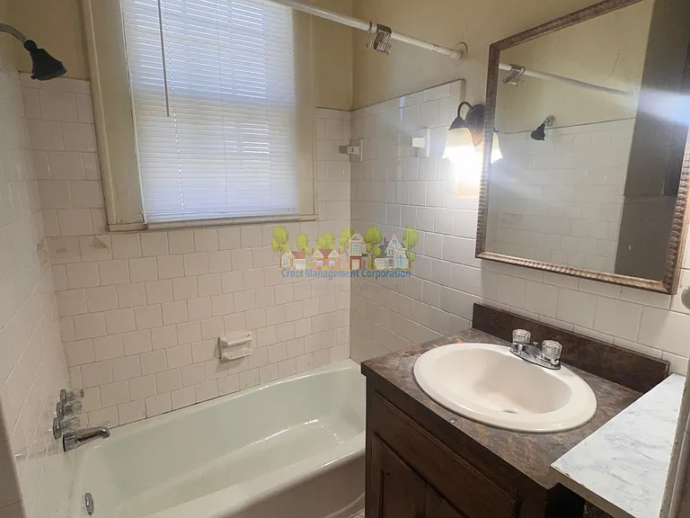 630 W Washington St #1/2 — Photo 22