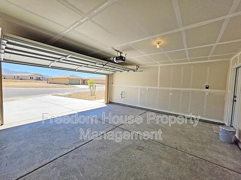 663 E Huyana Wind Dr — Photo 43