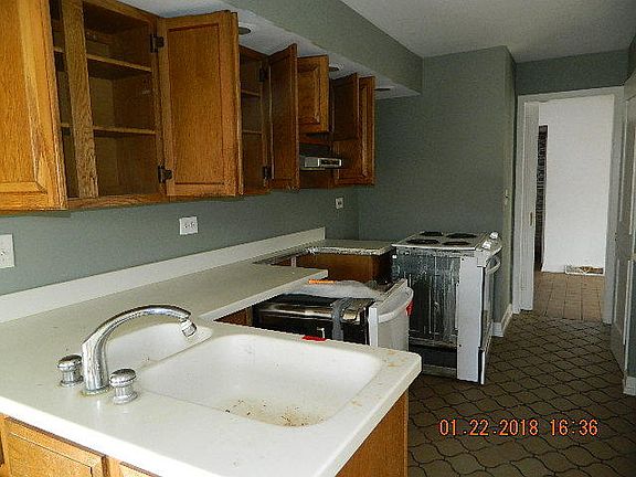 3rd image of 404 Woodlane Ct