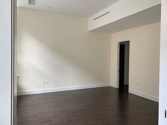 Rented by Salon Realty Corp | media 11