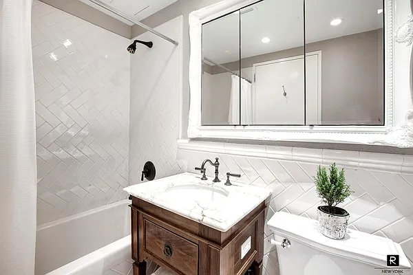 Rented by R New York | media 7