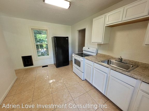 3rd image of 206 E Howry Ave Unit B