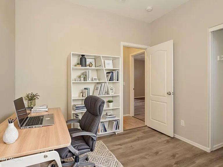 8713 N 58th Ln — Photo 15
