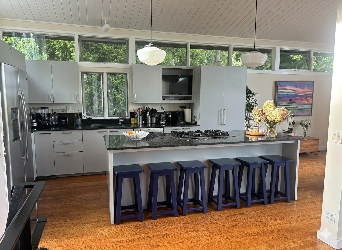 3 bed, 2470 sqft, $6,400 — Photo 2