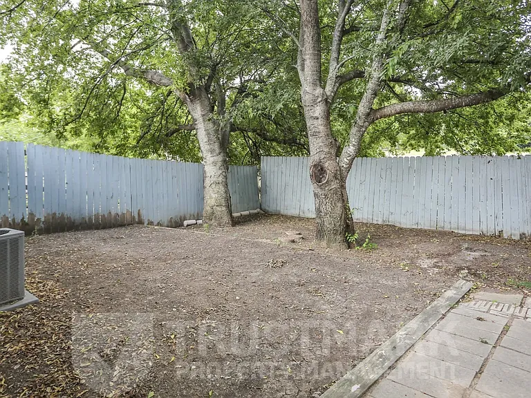 932 Maplewood St #B — Photo 23