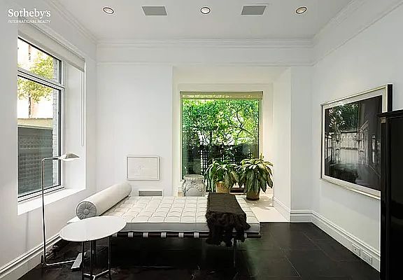 4th image of 61 E 82nd St #Ab