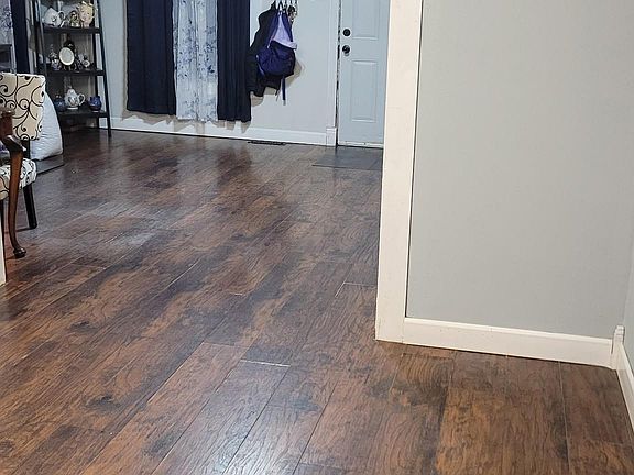 5th image of 14596 Thompson Ave