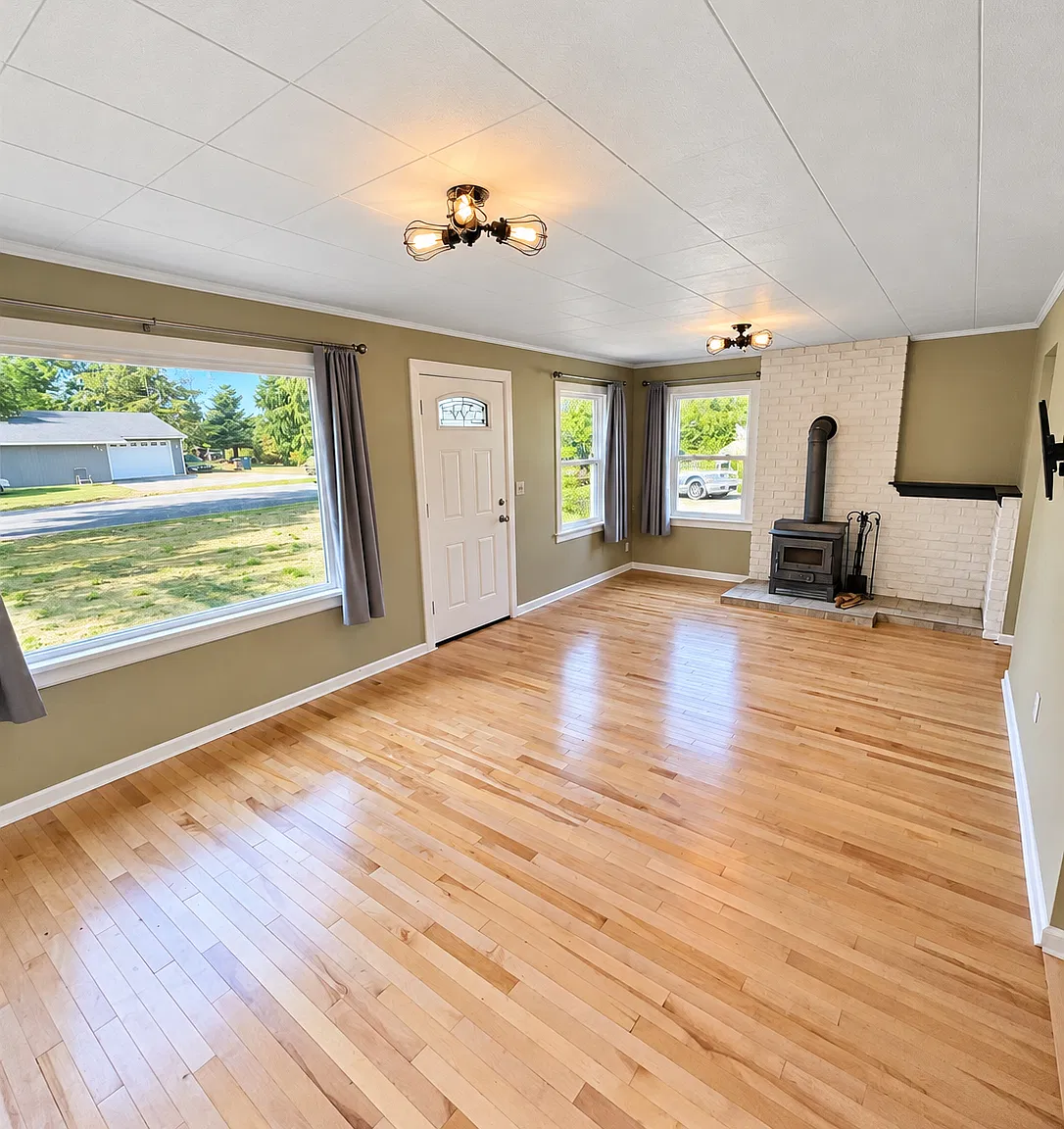 8411 55th Avenue NE - . — Photo 2