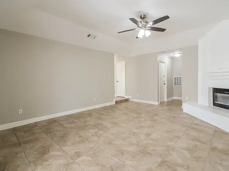1235 Park Ln — Photo 5